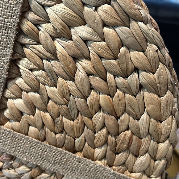 Handwoven Natural Eco Friendly Water Hyacinth Placemats. Set of four - Picture 6 of 7